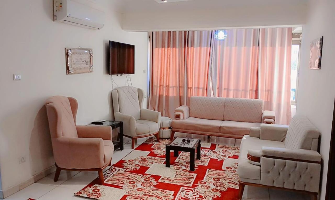 فندقي للايجار بجوار عباس العقاد
